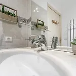 아파트 T2 35m2 Clim, Piscine, Balcon Et Parking Prive A 2 Pas Du Port Santa Lucia