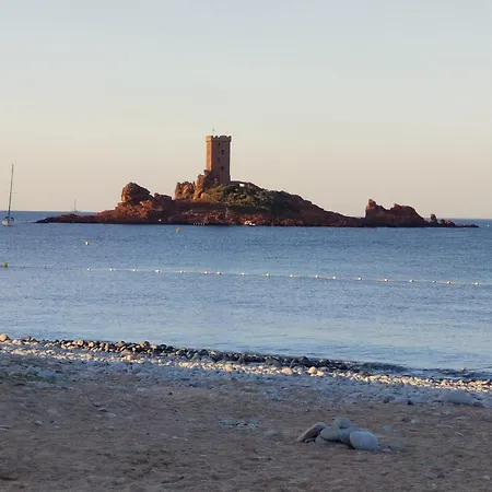 T2 35m2 Clim, Piscine, Balcon Et Parking Prive A 2 Pas Du Port Santa Lucia 아파트 Saint-Raphaël