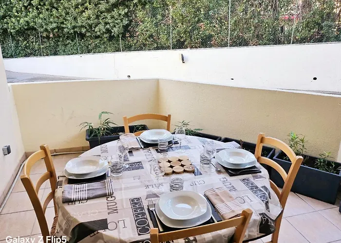 T2 Rénové Avec Balcon Et Parking Privé à 2 Pas Du Port Santa Lucia Apartamento Saint-Raphaël