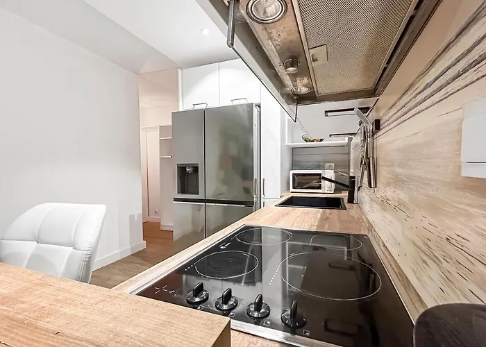 T2 Rénové Avec Balcon Et Parking Privé à 2 Pas Du Port Santa Lucia Apartamento Saint-Raphaël