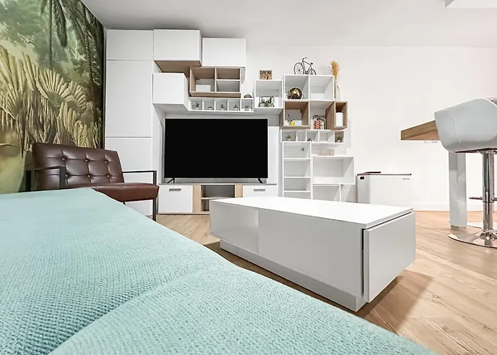 T2 Rénové Avec Balcon Et Parking Privé à 2 Pas Du Port Santa Lucia