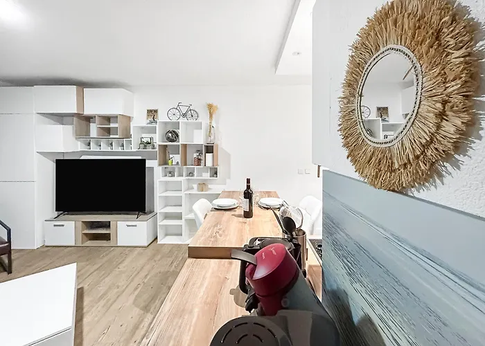 T2 Rénové Avec Balcon Et Parking Privé à 2 Pas Du Port Santa Lucia Apartamento *