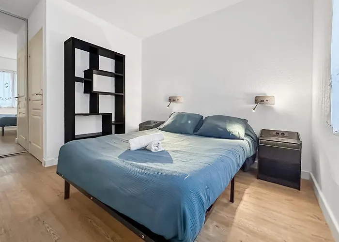 Apartamento T2 Rénové Avec Balcon Et Parking Privé à 2 Pas Du Port Santa Lucia Saint-Raphaël