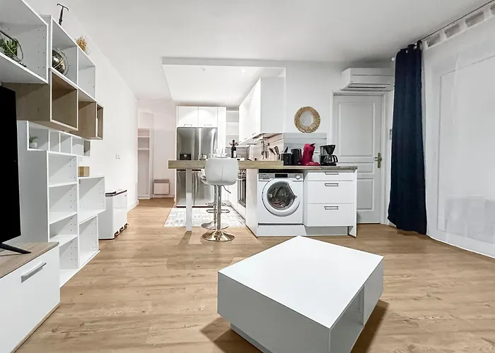 Apartamento T2 Rénové Avec Balcon Et Parking Privé à 2 Pas Du Port Santa Lucia Saint-Raphaël