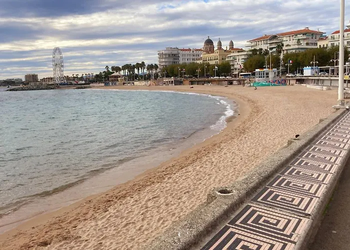 Apartamento T2 Rénové Avec Balcon Et Parking Privé à 2 Pas Du Port Santa Lucia *