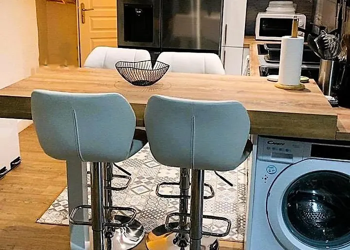 T2 Rénové Avec Balcon Et Parking Privé à 2 Pas Du Port Santa Lucia Apartamento